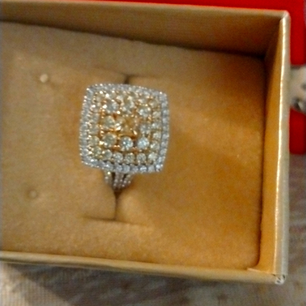 Over 3.00ctts of canary yellow and white diamond in 14kt white gold ring. Size 8
